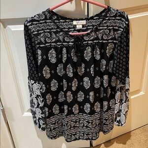 Black and White Patterned Women's Top